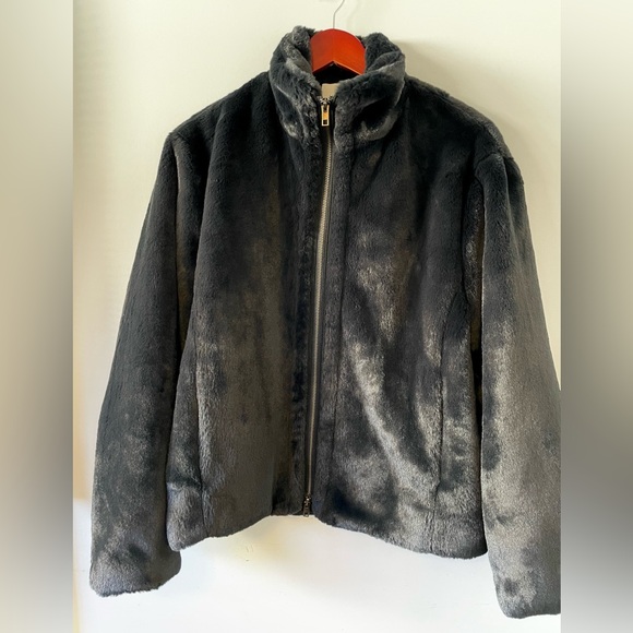 VINCE Faux Fur Bomber Zip Jacket 🖤 - Picture 5 of 10